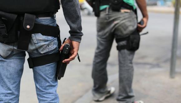 México: Civiles desarman a policías y controlan un municipio