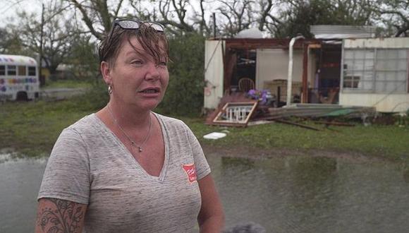 Judie McRae se enfrentó al huracán Harvey acurrucada en la cama de su casa remolque. (Foto: BBC)