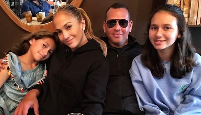 Jennifer Lopez junto a su hija Emme, y Alex Rodríguez con su hija Ella. (Foto: @arod)