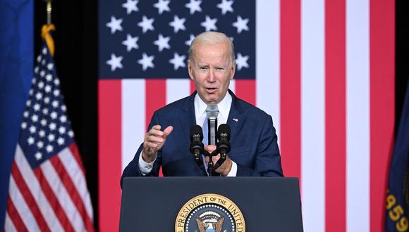 El presidente de EE. UU., Joe Biden, habla sobre la reducción de costos para las familias estadounidenses en el Centro Comunitario de East Portland, en Portland, Oregón, el 15 de octubre de 2022. (Foto de SAUL LOEB / AFP)