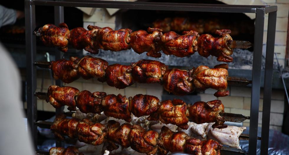 El pollo a la brasa es un plato fundamental en la gastronomía peruana. Foto: El Comercio.