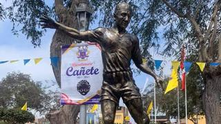 A 68 años desde su retiro: se presentó una estatua de Lolo Fernández en la Plaza de Armas de Cañete 