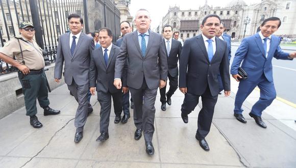 La bancada parlamentaria presentó un proyecto de ley para eliminar las gratificaciones y el seguro médico de los legisladores. (Foto: Eduardo Cavero/GEC)