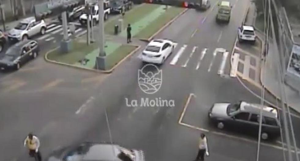 Chofer atropella a inspector de tránsito en La Molina. (Foto: Captura)