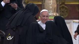 Nápoles: Monjas de claustro sorprenden al Papa Francisco