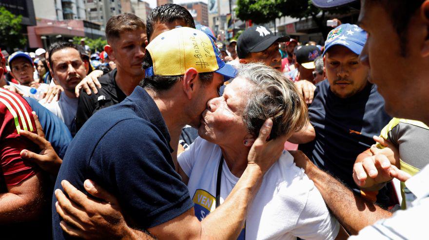 Venezuela: Protestan en contra de la inhabilitación de Capriles - 7