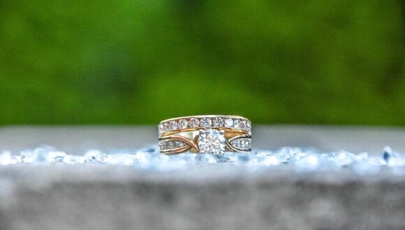Pierde su anillo de bodas y lo recupera gracias a un extraño que lo encontró en una playa. (Foto: Referencial / Pixabay)
