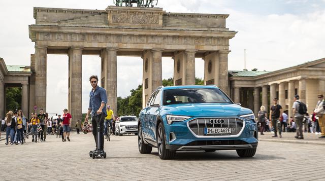 El objetivo del Audi e-tron Scooter es que el conductor pueda conducirlo con una mano. (Fotos: Audi).