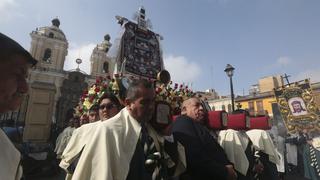 Colorido pasacalle y fiesta religiosa en la Plaza de Armas