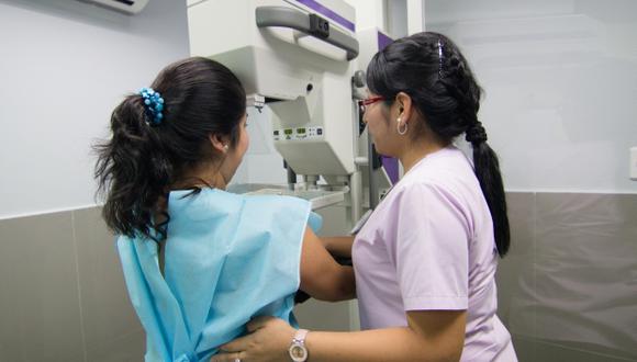 El cáncer de mama es la causa más común de muerte por cáncer en mujeres, según la Organización Mundial de la Salud.