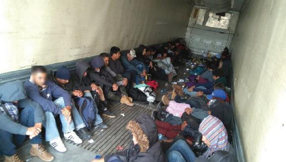En total se localizaron 18 guatemaltecos, nueve hondureños y un salvadoreño, entre ellos 10 menores de edad. (Foto referencial: EFE).