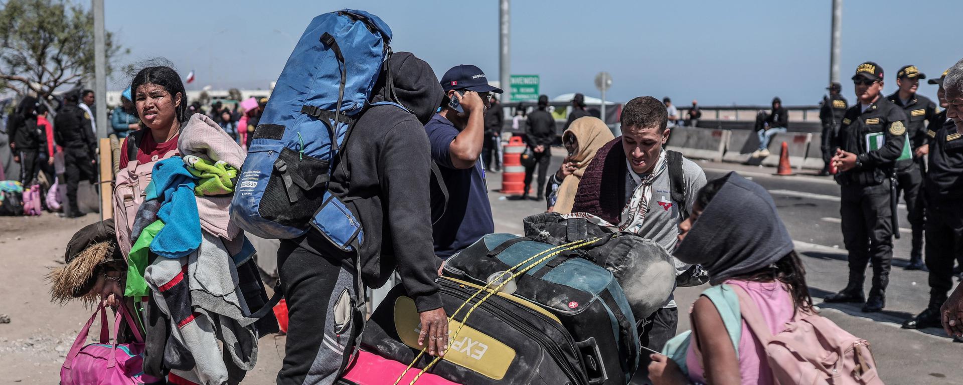 Perú y Chile evalúan corredor humanitario como salida a la crisis migratoria: todo lo que se sabe