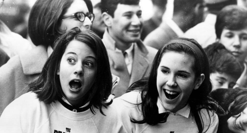 Las jovencitas eran las más entusiasmadas cada vez que el grupo llegaba a algún lugar (Getty Images)
