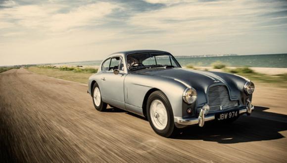 El original auto de James Bond será subastado
