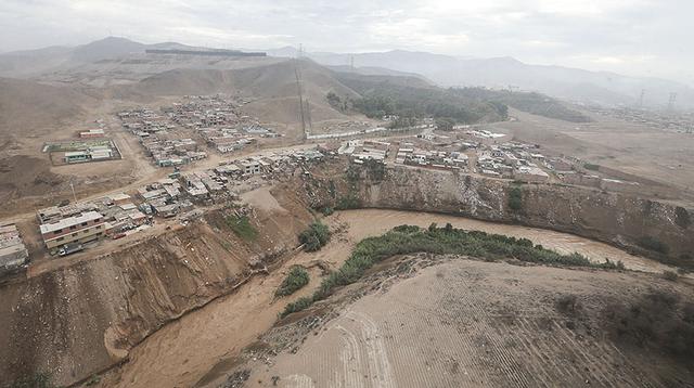 El peligroso caudal del río Chillón visto desde el aire - 8