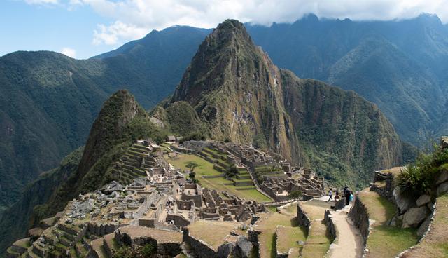 Machu Picchu: La atracción turística número uno del Perú que fue declarada una de las siete maravillas del mundo moderno, se encuentra ubicada a 2.430 metros de altura y ofrece una asombrosa arquitectura de rampas gigantescas con murallas y terrazas que parecen esculpidas en las rocas. (Foto: Shutterstock)