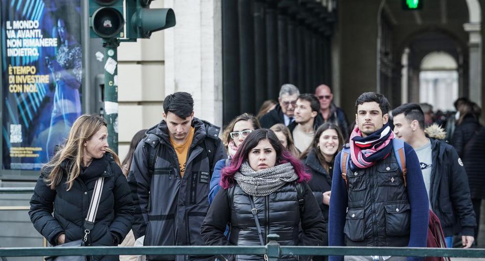 En varios países como Italia (en la foto) se estableció el fin de la obligatoriedad de las mascarillas al aire libre. Una de las claves para que el Perú pase al siguiente nivel en esta emergencia sanitaria global es contar con una planificación consistente. (Foto: EFE/EPA/Tino Romano)