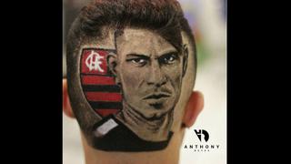 Paolo Guerrero: barbero se inspiró en el goleador de Flamengo