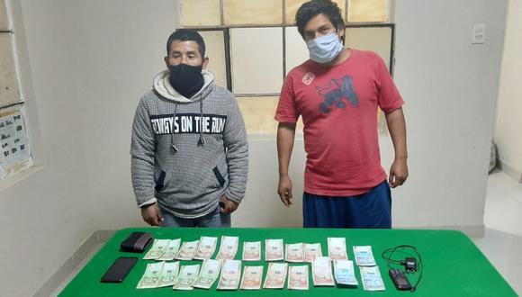 Cajamarca: Agentes de la comisaría de Tembladera detuvieron a dos falsificadores de pases vehiculares.