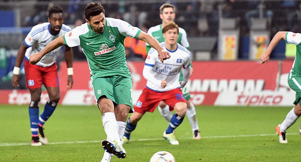 Claudio Pizarro tuvo la chance de aumentar su récord histórico en la Bundesliga con el Werder Bremen, pero un fallo notorio lo obligó a posponer el festejo (Foto: Getty Images)