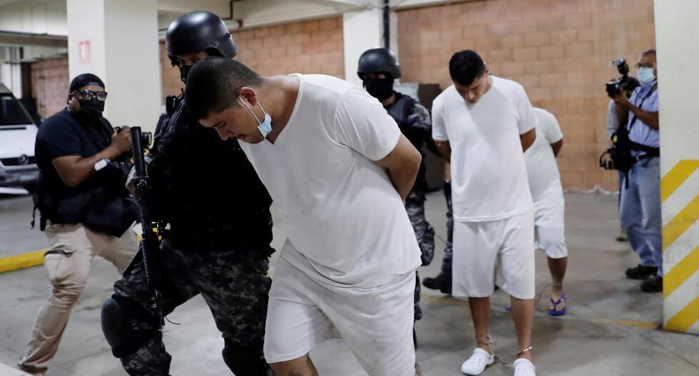 Alleged perpetrators of rise in homicides in El Salvador taken to prison