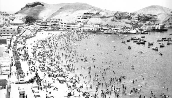 Es el verano de 1964 y la playa luce sumamente concurrida, según esta foto de El Comercio. (Foto: GEC Archivo Histórico)