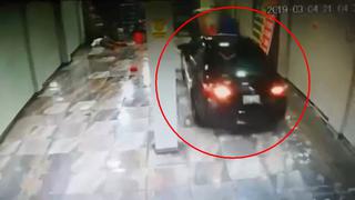 Chorrillos: delincuentes irrumpen en car wash y se llevan moderno vehículo | VIDEO