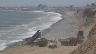 El mar de San Miguel es contaminado con desmonte arrojado por camiones [FOTOS]