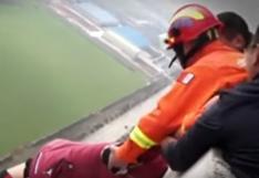 YouTube: impactante rescate de joven que casi salta de rascacielos