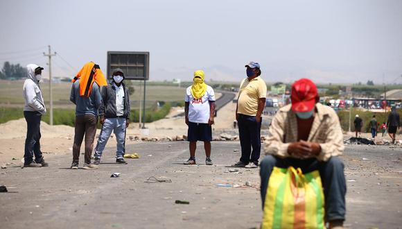 El bloqueo de la carretera empezó durante la madrugada del lunes 30 de noviembre. (Foto: Hugo Curotto / @photo.gec)