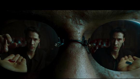 Una de las escenas más recordadas de "The Matrix" (1999), donde Morpheus (Lawrence Fishburne) le ofrece a Neo (Keanu Reeves) la verdad. Foto: Warner Bros.