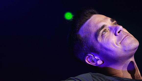 Robbie Williams se queja de cirugía: "No puedo mover mi frente"