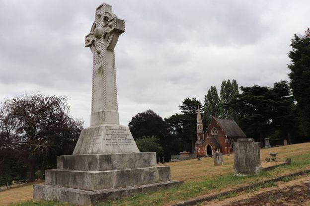Un memorial en honor a las víctimas no identificadas del Princess Alice fue erigido en el cementerio de Woolwich gracias a las donaciones de más de 23.000 personas.