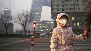 La contaminación atmosférica reduce la inteligencia humana, revela estudio