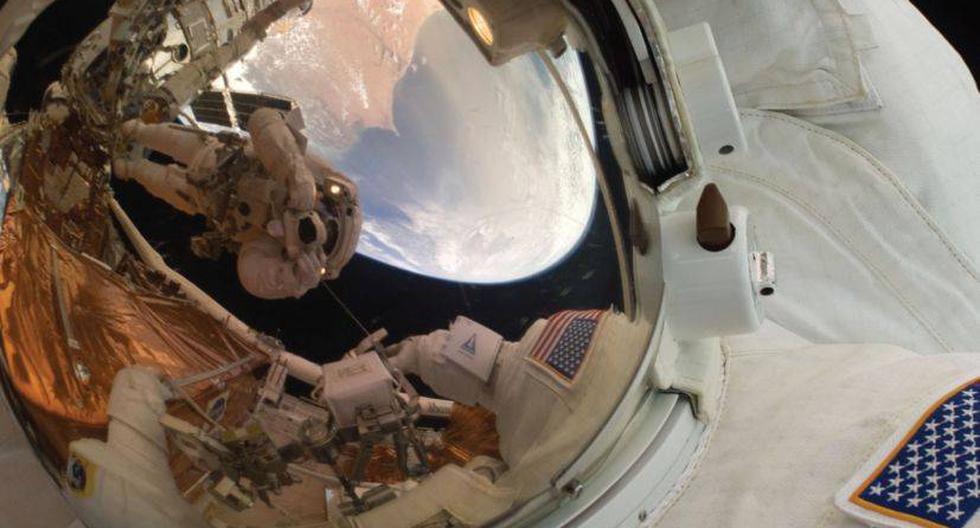 El comandante Leroy Chiao vio un objeto con luces pasar a gran velocidad durante una caminata espacial. (Foto: NASA)