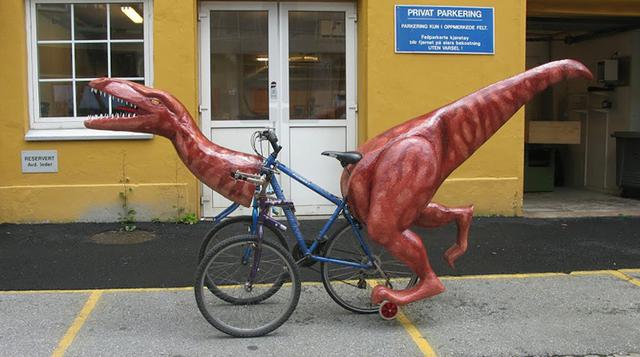 ¡Es un dinosaurio! Mira este original medio de transporte - 2