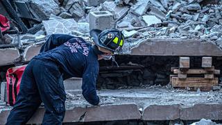 Derrumbe en Miami: más de 48 horas después de la tragedia del condominio Champlain Towers, las respuestas faltan