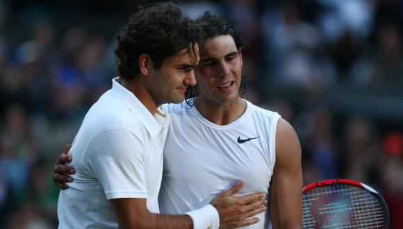 Roger Federer y Rafael Nadal en Wimbledon 2008. (Foto: AFP)