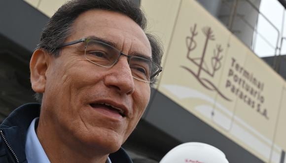Peruvian President Martin Vizcarra speaks to the press upon arriving to inspect the ongoing expansion of the port of Pisco, about 250 km south of Lima, on October 10, 2019. The port of Pisco suffered severe damage during an earthquake in 2007. / AFP / Cris BOURONCLE
