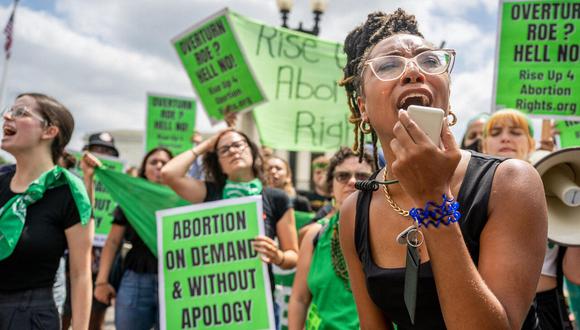 Por el momento, son 6 estados, de los 17 en que se presentaron recursos, donde se logró bloquear el veto al aborto en Estados Unidos. (Foto: AFP)