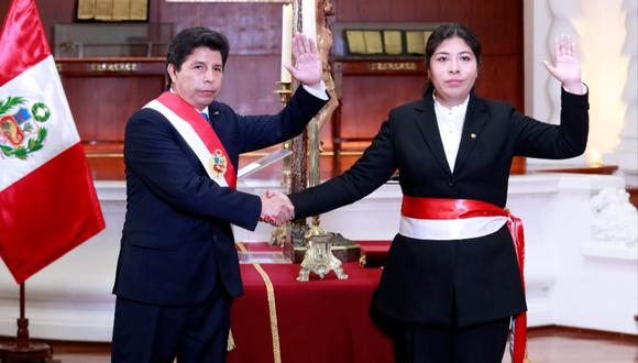Pedro Castillo y Betssy Chávez aparecen en video de seguridad de Palacio de Gobierno el día del golpe de Estado. (Foto: Presidencia)