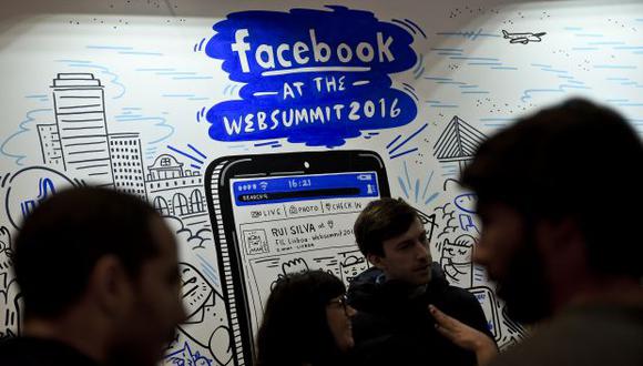 Cambio forzaría a quienes manejan páginas de Facebook a pagar anuncios si quieren ser visto en los muros que son para los familiares y amigos. (Foto: AFP)