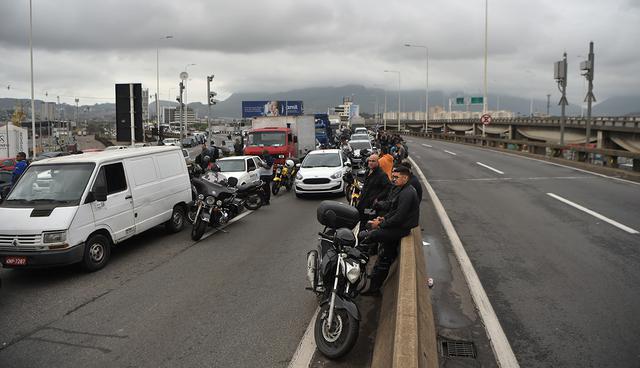Todo sucedió en un puente que une las ciudades de Río de Janeiro y Niteroi. (Foto: AFP)