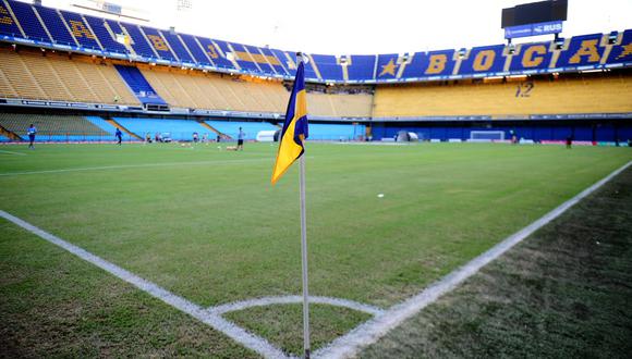 Todos los empleados del club xeneize fueron evacuados por la presunta presencia de un artefacto explosivo en el recinto deportivo. (Foto: EFE)