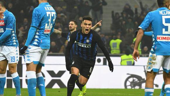 Lautaro Martínez saltó al campo de juego a los 84' y siete minutos más tarde anotó el único gol del Inter de Milán sobre el Napoli. Su conquista hizo "explotar" el Estadio Giuseppe Meazza. (Foto: AFP)