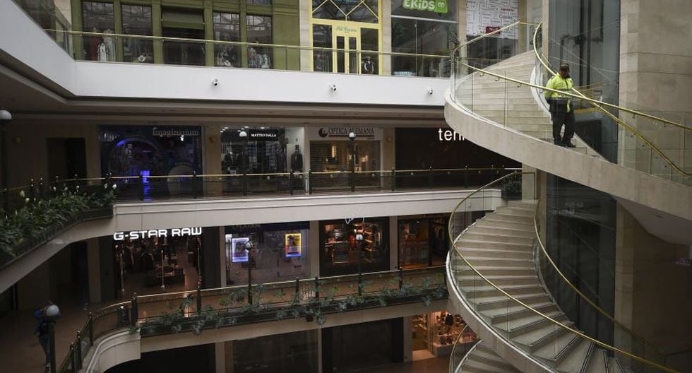 Las primeras indagaciones indicaron que un "artefacto" explotó hacia las 10:00 p.m. detrás de un inodoro en el baño de mujeres de la segunda planta del centro comercial. (Foto: AFP)