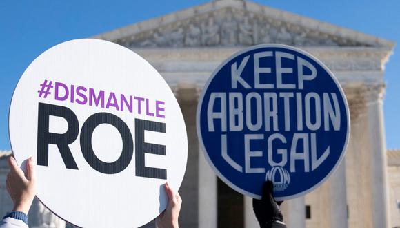 Una protesta a favor y en contra del aborto ante la Corte Suprema de Estados Unidos. (ALEX EDELMAN / AFP).