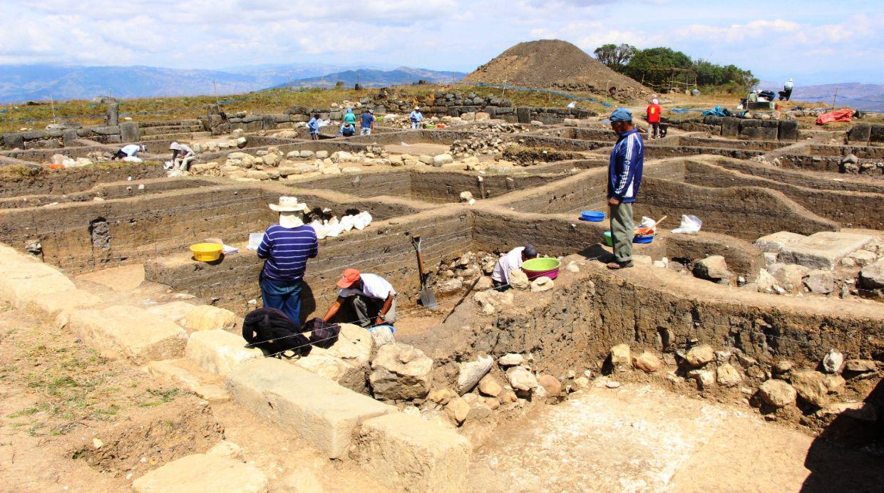 Los restos hallados en una tumba de hace 2.700 años [FOTOS] - 4