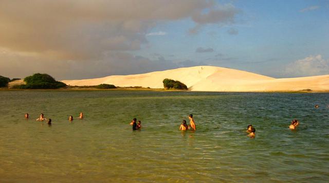 Un desierto con dunas blancas y lagunas azules en Brasil - 5