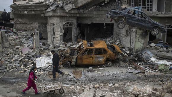 Según Estados Unidos, el edificio bombardeado en Mosul estaba lleno de explosivos del Estado Islámico. (Foto referencial / AP).